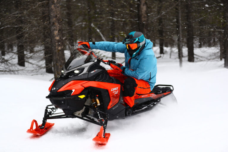 Lynx Rave RE 600R E-TEC. Utvecklad för racing, förädlad för ett liv i det fria.
