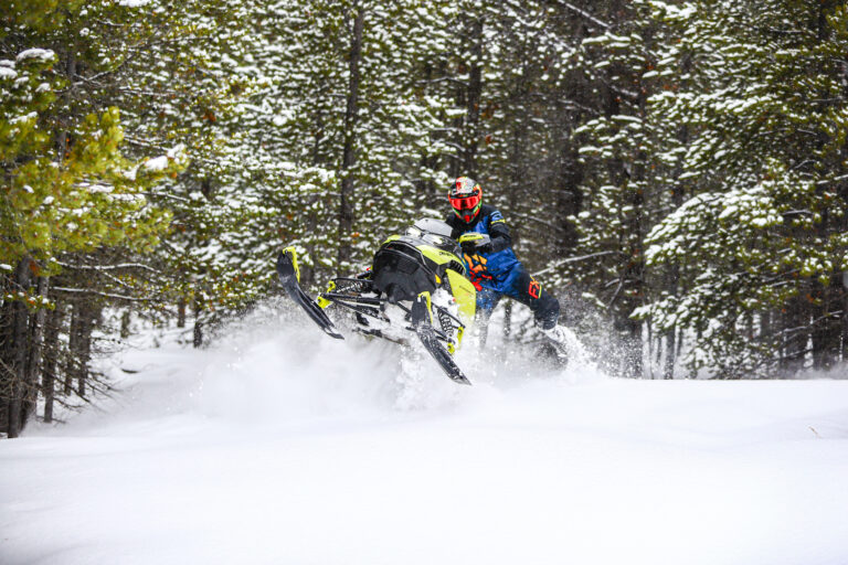 Teaser Ski-Doo Backcountry X-RS 850 E-TEC Turbo R 146″